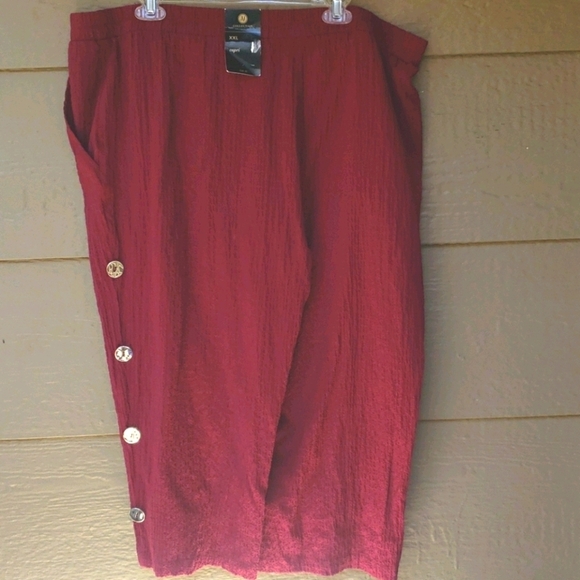 Jm Collection Side-Button Textured Capris XXL - Picture 7 of 7
